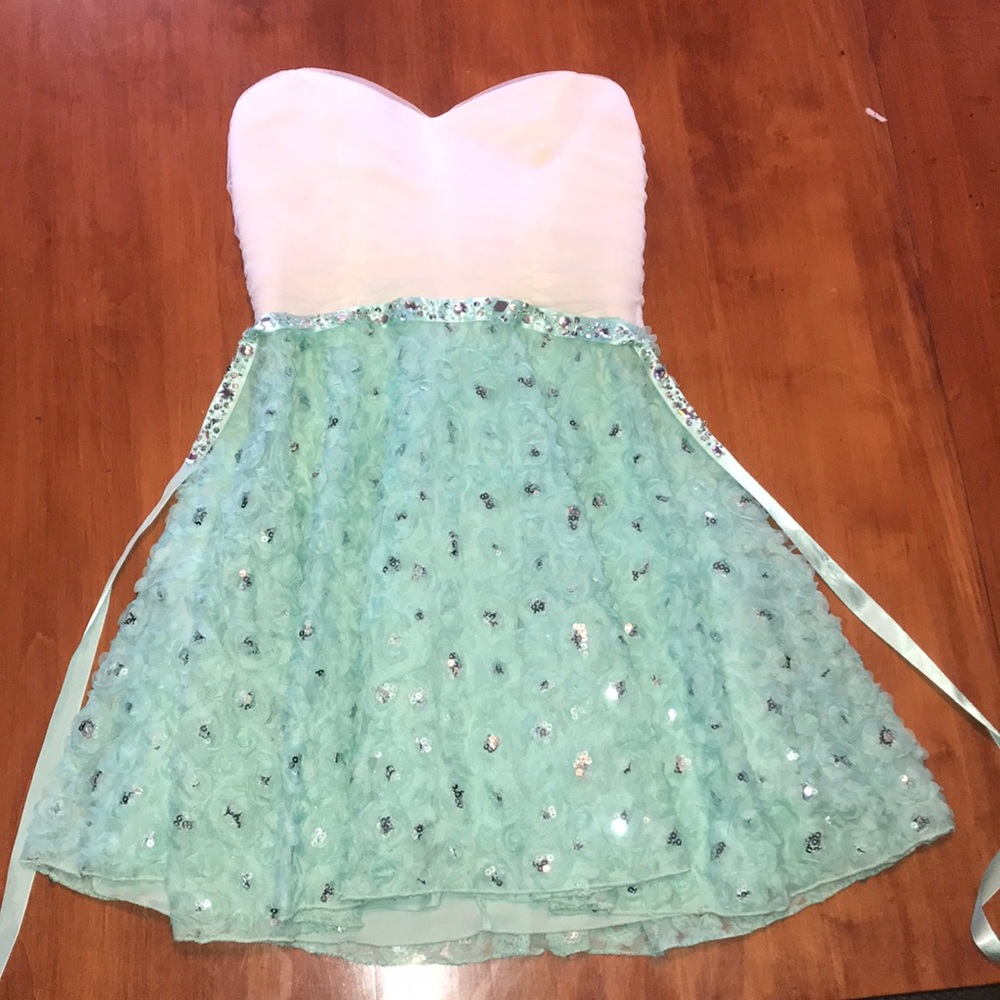 Short prom dress/ formal dance
